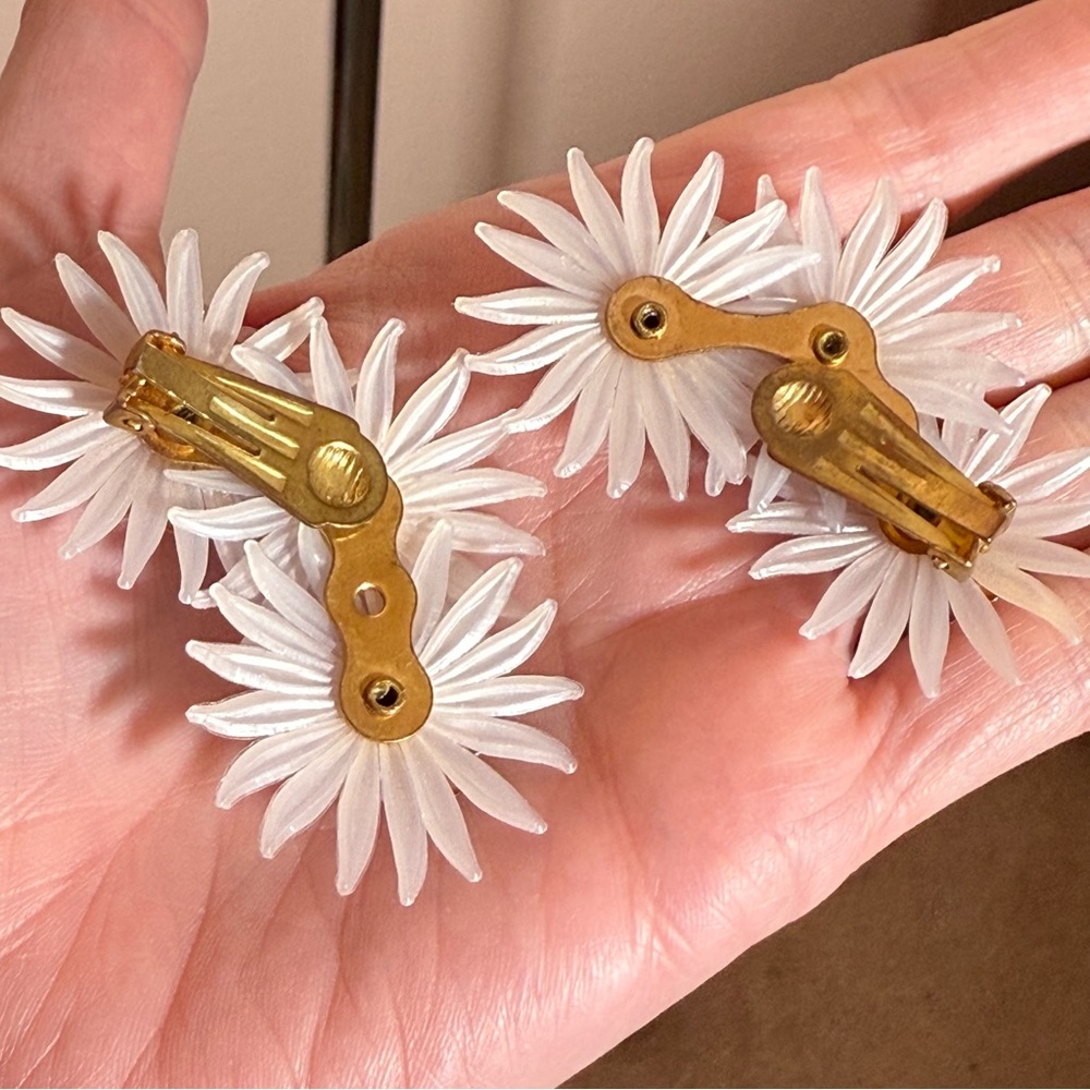 Vintage 1940 50 Oversized Plastic Lavender Fairycore clip ear crawler earrings - Picture 10 of 17